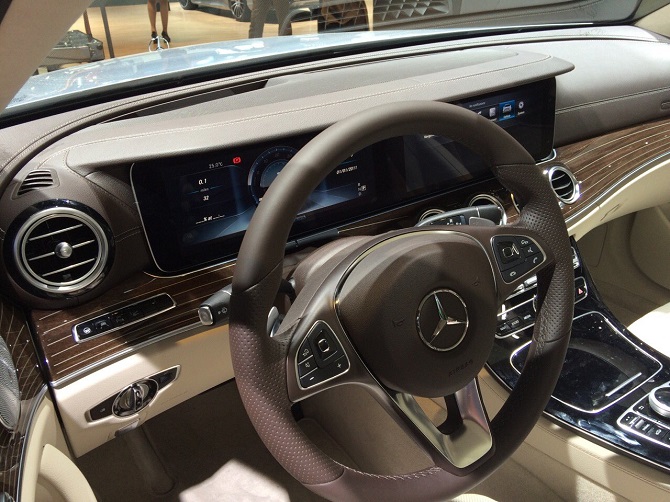 E-Class_внутри.jpg E-Class_внутри.jpg
