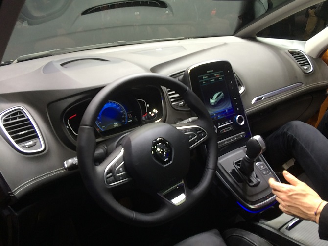 Renault Scenic_салон.JPG