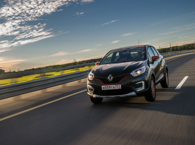 Renault Kaptur прекрасно чувствует себя на трассе... _трасса-за-городом.jpg