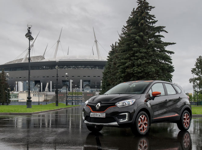 Renault Kaptur красив как бог... _улица-стадион.jpg