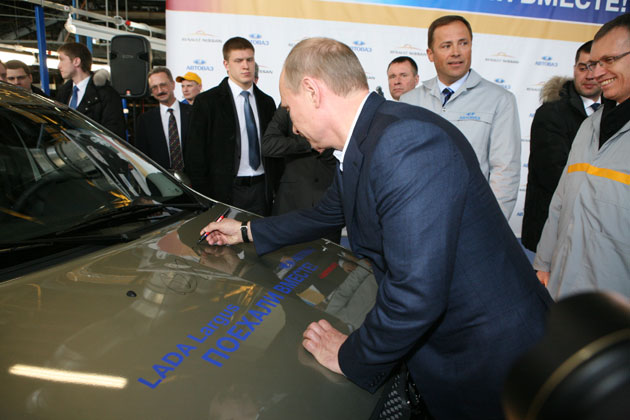 LADA_Largus_Putin_autograf.jpg LADA_Largus_Putin_autograf.jpg