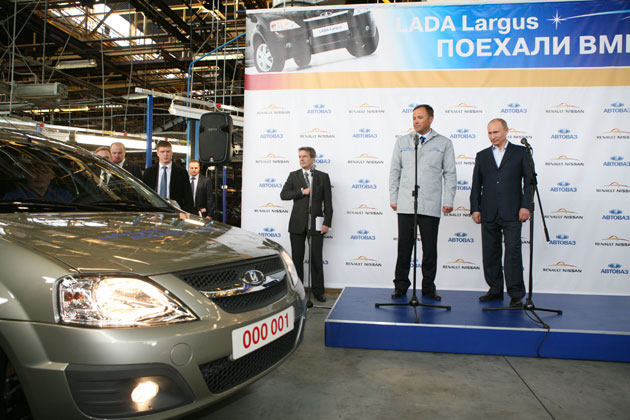 LADA_Largus_Putin_Komarov.jpg LADA_Largus_Putin_Komarov.jpg