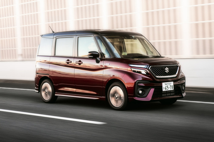 Компактный минивэн Suzuki Solio появился в России