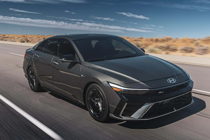Hyundai представила обновленный седан Elantra