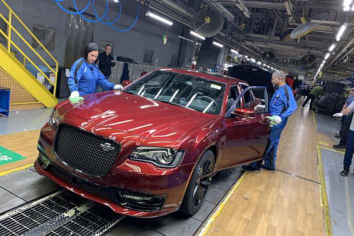 Chrysler завершил производство седана 300C