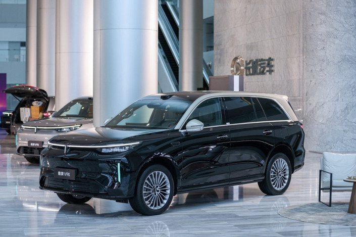 В Китае стартовали продажи нового кроссовера WEY V9X