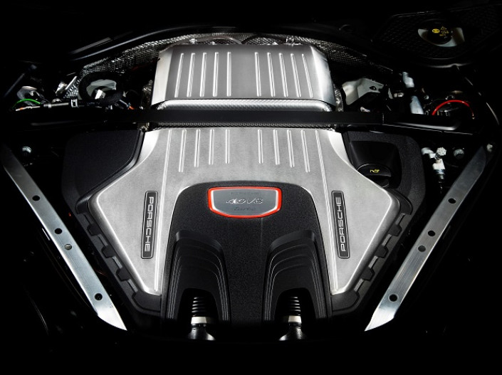 Игорь Моржаретто: новый Porsche Panamera – самый премиальный, самый быстрый!
