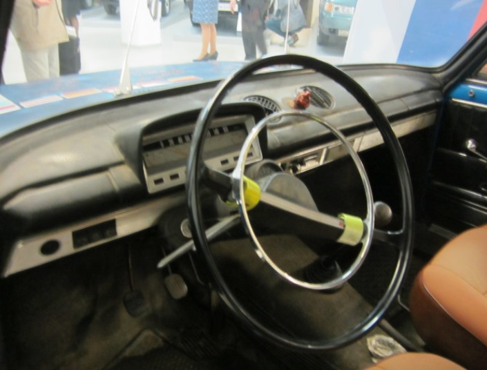 Виктория Лобода: почему АВТОВАЗ решил обменять 42-летний ВАЗ-2101 на новую LADA Vesta