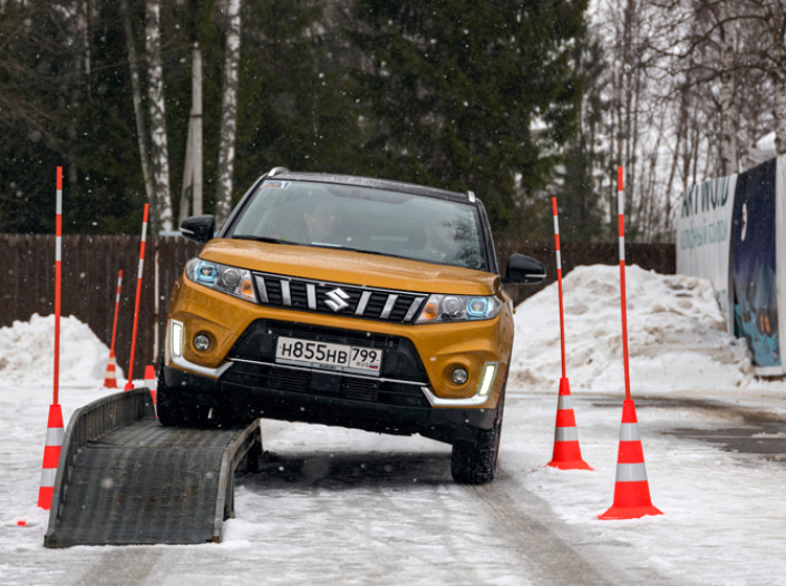 Антон Чуйкин: Suzuki Vitara - игры на природе