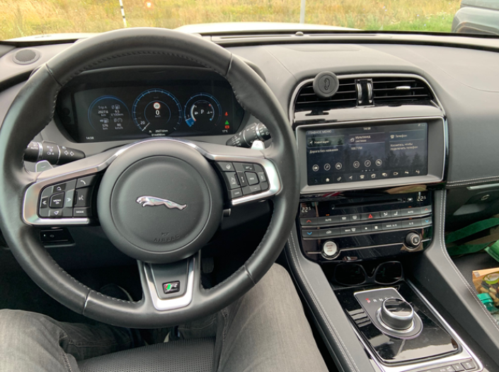 Сергей Целиков: Jaguar F-Pace - в темпе кошачьего вальса…