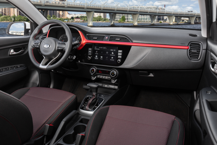 Игорь Моржаретто: KIA Rio - от дисплея до камина