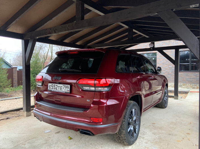 Сергей Целиков: Jeep Grand Cherokee - американский вседорожник с премиальным немецким акцентом
