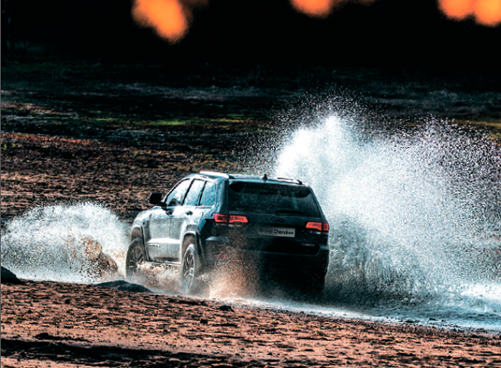Сергей Целиков: Jeep Grand Cherokee - американский вседорожник с премиальным немецким акцентом