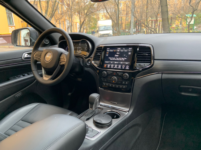 Сергей Целиков: Jeep Grand Cherokee - американский вседорожник с премиальным немецким акцентом