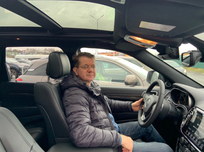 Сергей Целиков: Jeep Grand Cherokee - американский вседорожник с премиальным немецким акцентом