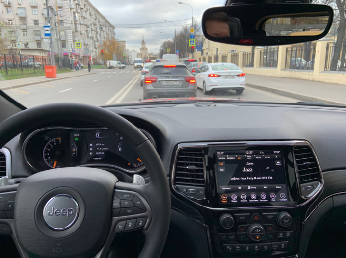 Сергей Целиков: Jeep Grand Cherokee - американский вседорожник с премиальным немецким акцентом