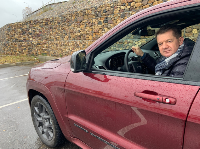 Сергей Целиков: Jeep Grand Cherokee - американский вседорожник с премиальным немецким акцентом