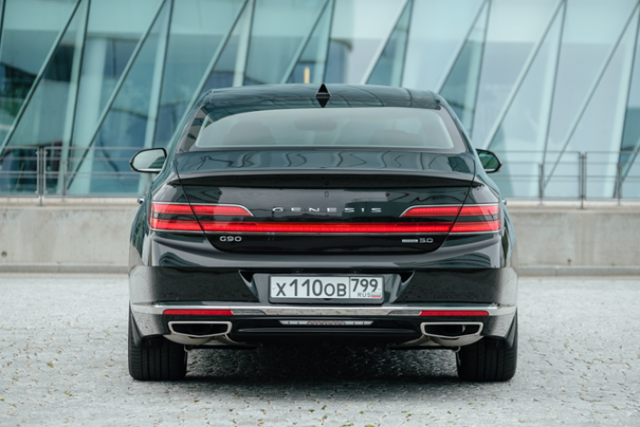 Антон Чуйкин: Genesis G90L - фуражки не найдется?