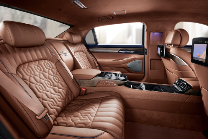 Антон Чуйкин: Genesis G90L - фуражки не найдется?