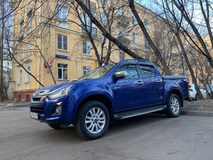 Сергей Целиков: пикап ISUZU D-Max - рычит как трактор, рвется в путь…