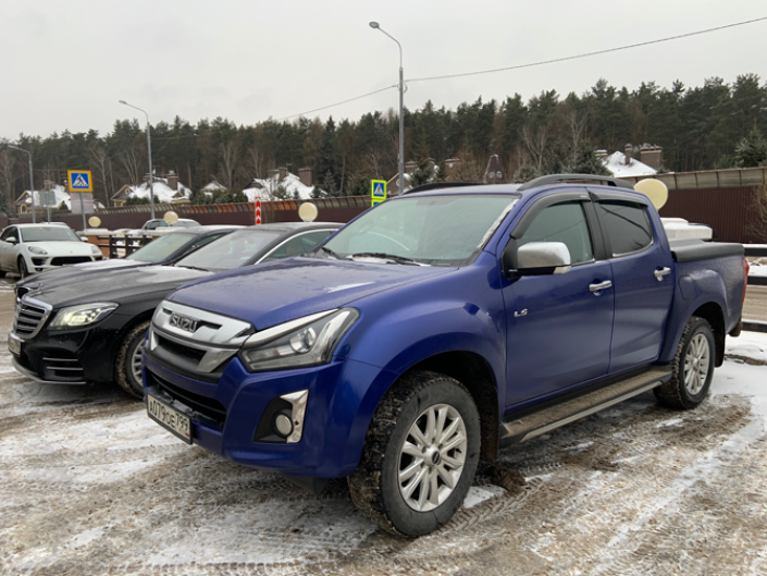 Сергей Целиков: пикап ISUZU D-Max - рычит как трактор, рвется в путь…