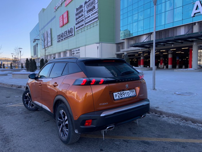 Сергей Целиков: Peugeot 2008 - от 1,64 до 2,37 млн рублей. Стоит ли?