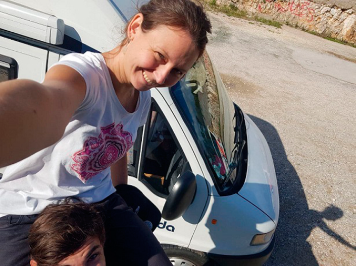 Автомобиль стал домом для влюбленных