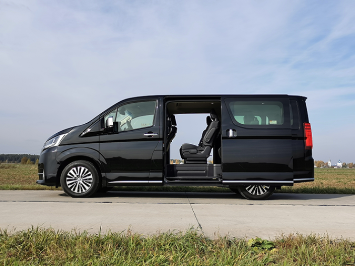 Игорь Моржаретто: Toyota Hiace VIP - без шуток про маршрутку