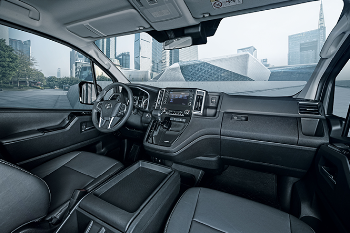 Игорь Моржаретто: Toyota Hiace VIP - без шуток про маршрутку