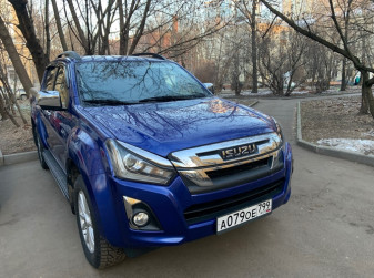 Сергей Целиков: пикап ISUZU D-Max - рычит как трактор, рвется в путь…