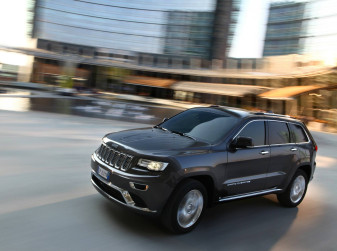 Более 1,2 тысячи внедорожников Jeep Grand Cherokee попали под отзыв в России
