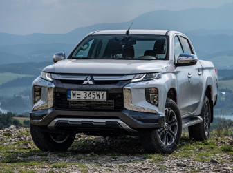В Россию привезли новые пикапы Mitsubishi L200 по цене от 2,3 млн рублей