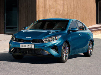 У российских дилеров появились новые седаны Kia Cerato
