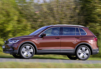 Дилеры привезли в Россию новые кроссоверы Volkswagen Tiguan