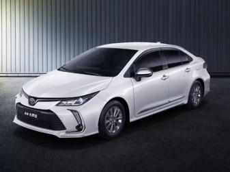 Дилеры привезли из Китая седаны Toyota Corolla за 2,2 млн рублей