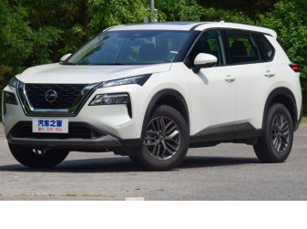 Дилеры привезли из Китая новые кроссоверы Nissan X-Trail за 5,2 млн рублей