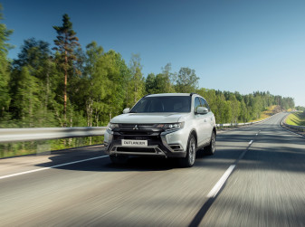 В России вновь появился кроссовер Mitsubishi Outlander