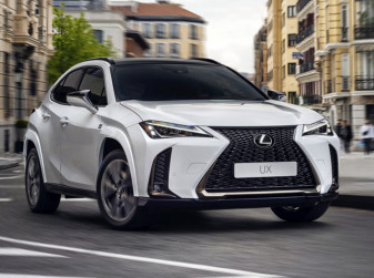 В России появился обновленный кроссовер Lexus UX