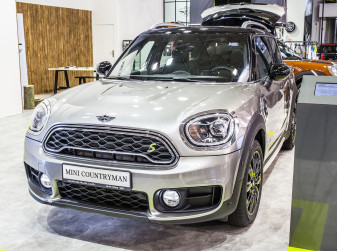 Дилеры привезли новые кроссоверы MINI Countryman