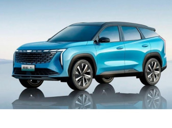 Новый Geely Atlas L появился в России по цене от 2,1 млн рублей