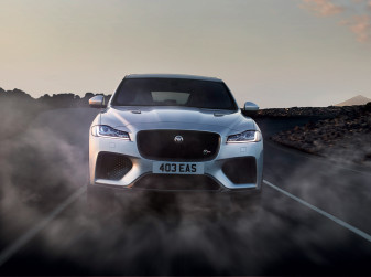 Кроссовер Jaguar F-Pace появился в продаже по цене от 10,2 млн рублей