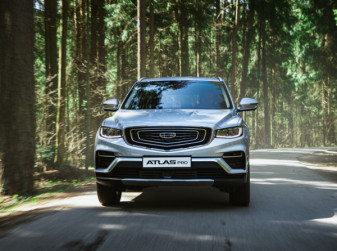 В России стартуют продажи кроссовера Geely Atlas Pro с новым мотором