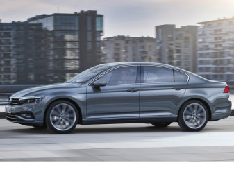 Седан Volkswagen Passat стал доступен в России за 4,15 млн рублей