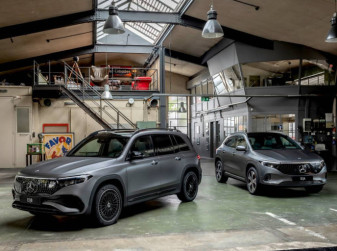 Mercedes-Benz обновил внешность электрокроссоверов EQA и EQB