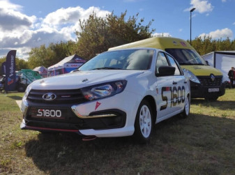 АВТОВАЗ впервые показал гоночный лифтбек LADA Granta Sport