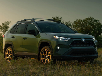 Toyota представила обновленный кроссовер RAV4