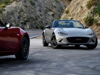 Mazda представила обновленный родстер MX-5