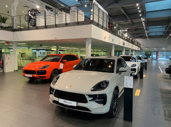 Стало известно, почему Porsche еще не ушла из России