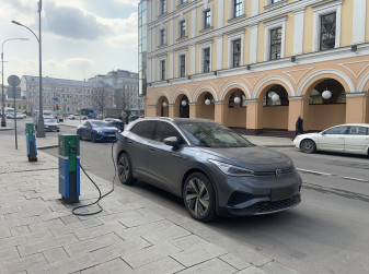 Номера для беспилотных автомобилей и электрокаров могут окрасить в альтернативные цвета