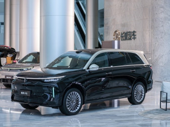 В Китае стартовали продажи нового кроссовера WEY V9X
